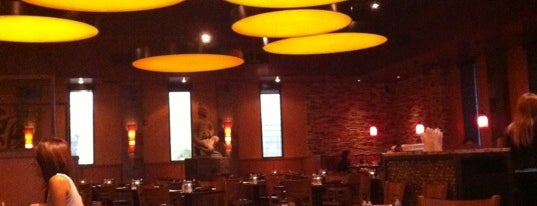 P.F. Chang's is one of Locais curtidos por Moatz.