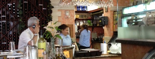Casa Juan Restaurant is one of Posti che sono piaciuti a Fernando.