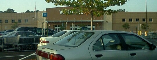 Walmart Supercenter is one of Tempat yang Disukai Arnaldo.