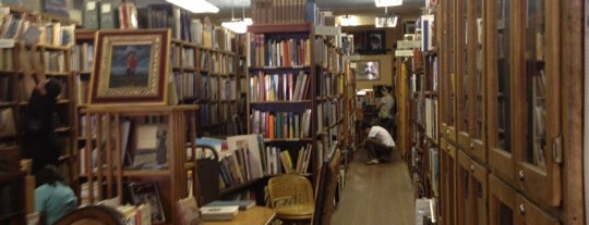 Book Gallery is one of Lugares favoritos de Jeff.