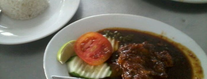Kuliner GOR Satria Purwokerto is one of Poelang.
