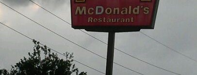 McDonald's is one of Tempat yang Disukai Aptraveler.
