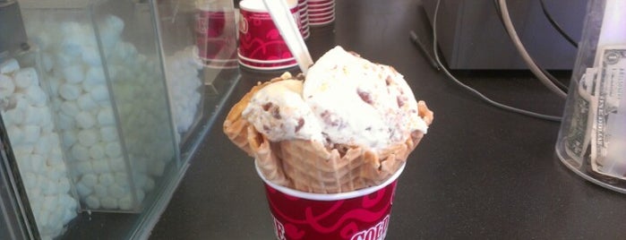 Cold Stone Creamery is one of Lieux qui ont plu à Henoc.