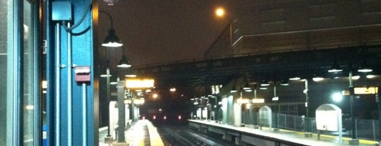 Metro North - Yankees–E. 153rd Street Train Station is one of Kickin' it in the Bronx!.