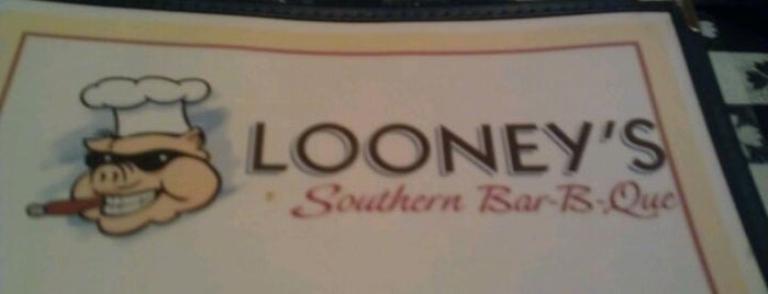 Looney's Southern Bar-B-Que is one of Locais salvos de Sean.