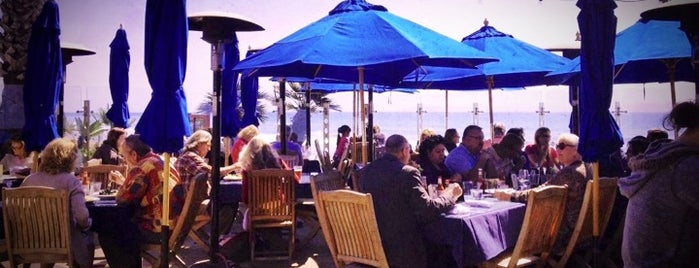 Boathouse at Hendry's Beach is one of Top 10 - Best Date Restaurants.