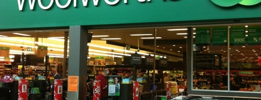 Woolworths is one of Locais curtidos por Damian.