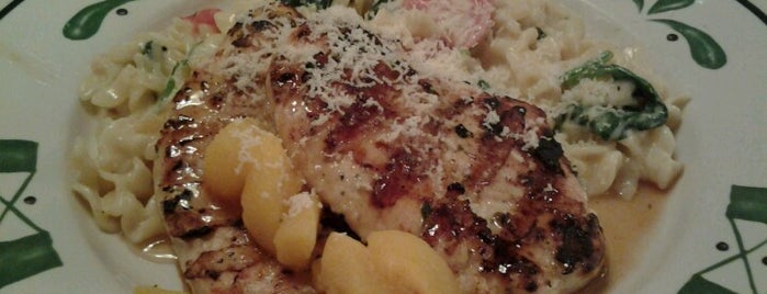 Olive Garden is one of The 9 Best Places for Chicken Alfredo in Chattanooga.