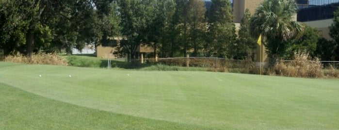 Pinecrest Golf Course is one of Lugares favoritos de Justin.