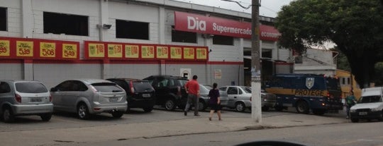 DIA Supermercado is one of Tempat yang Disukai Julio.