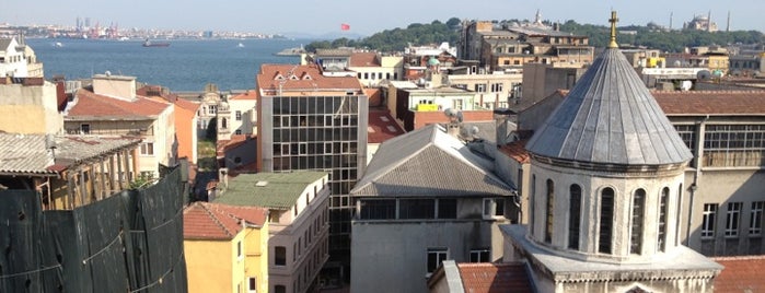 İstanbul Üniversitesi Dil Merkezi is one of Tempat yang Disukai ᴡ.