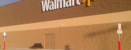 Walmart Supercenter is one of Owl'un Beğendiği Mekanlar.