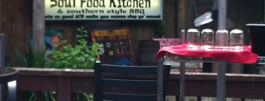 Papa's Soul Food Kitchen is one of สถานที่ที่ Erin ถูกใจ.