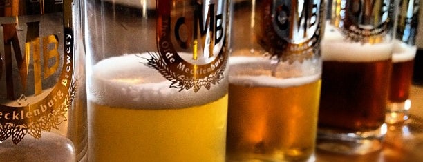 Olde Mecklenburg Brewery is one of Locais curtidos por Allan.
