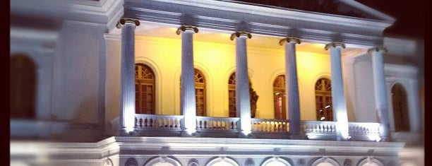 Plaza Del Teatro is one of สถานที่ที่ Gaby ถูกใจ.