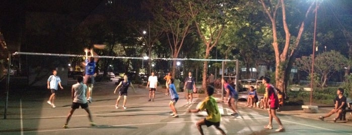 สนามวอลเล่ย์บอลใต้สะพานสาทร is one of Volleyball Thai.