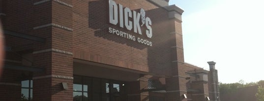 DICK'S Sporting Goods is one of Dan : понравившиеся места.