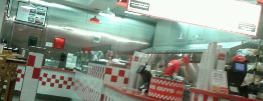 Five Guys is one of Marshieさんのお気に入りスポット.