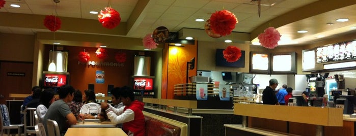 McDonald's is one of Orte, die Tina gefallen.
