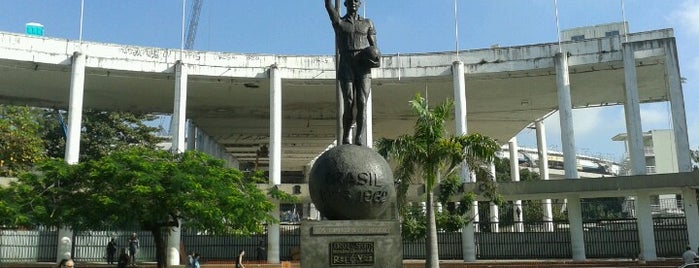 Estátua do Bellini is one of Locais curtidos por Bill.