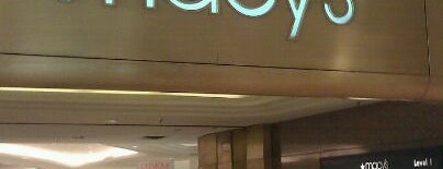Macy's is one of Orte, die Justin gefallen.
