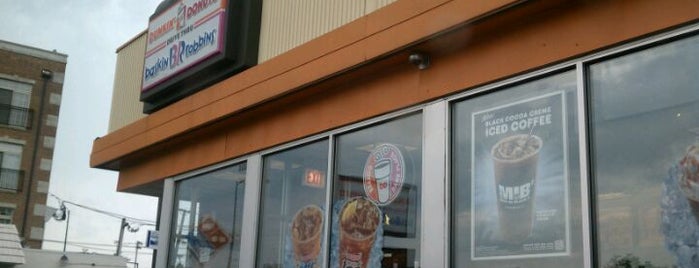 Dunkin' is one of Lugares favoritos de Shawn.