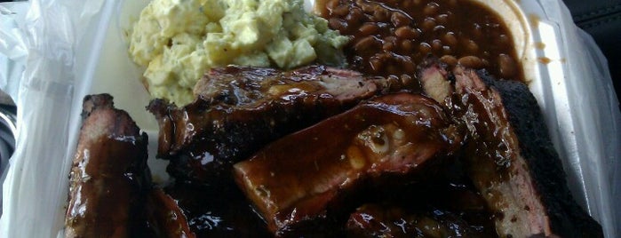 Trust Me BBQ is one of Lugares favoritos de Kirk.
