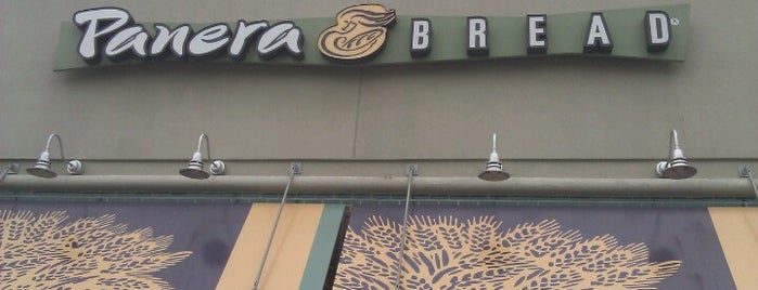 Panera Bread is one of สถานที่ที่ Tina ถูกใจ.