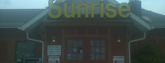 Sunrise Family Restaurant is one of Lugares guardados de Michael.