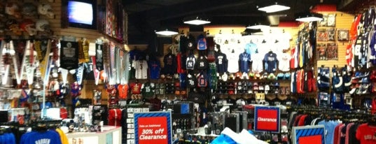 Sports Fan Attic @ Westshore Plaza is one of Retail Therapy.