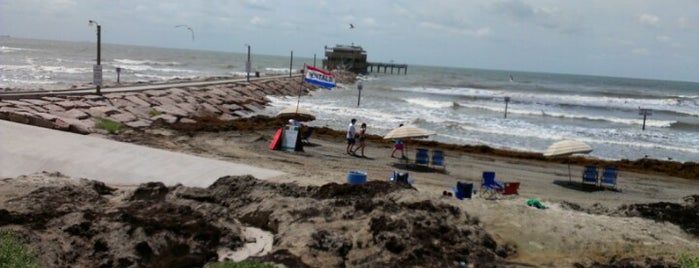 61st Street Fishing Pier is one of Lugares favoritos de Angela.