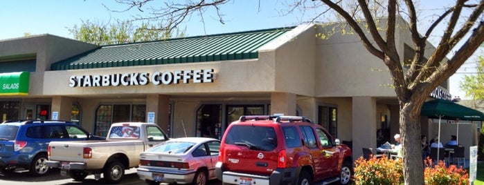 Starbucks is one of Tempat yang Disukai Gayla.