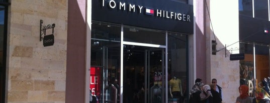 Tommy Hilfiger is one of Tempat yang Disukai Begum.