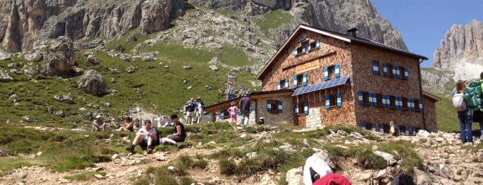 Rifugio Roda Di Vael is one of Attività per sportivi.