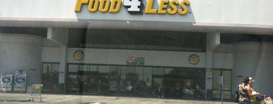 Food 4 Less is one of สถานที่ที่ Stephen ถูกใจ.