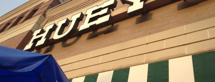 Huey's Restaurant is one of สถานที่ที่ Luis Javier ถูกใจ.