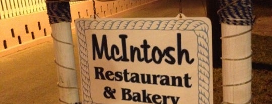 McIntosh Restaurant & Bakery is one of สถานที่ที่ Felix ถูกใจ.