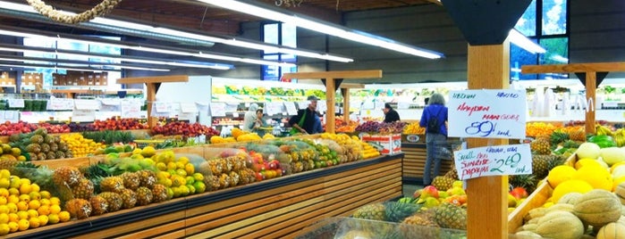 Berkeley Bowl is one of Specialty Food, Grocery Store and Supermarket.