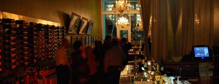 Bin 18 Bistro Wine & Beer Loft is one of Hotel Victor's Neighborhood Favorites.
