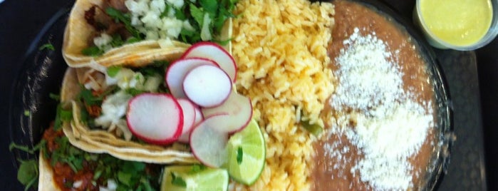 Taqueria Los Ocampo is one of Locais curtidos por Shelly.