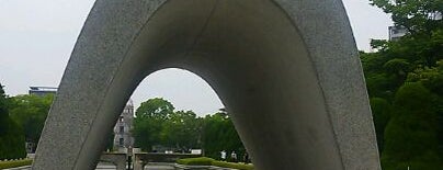Cenotaph for the A-bomb Victims (Memorial Monument for Hiroshima, City of Peace) is one of 忘れてはいけない……未来に伝えるべき負の遺産･出来事.