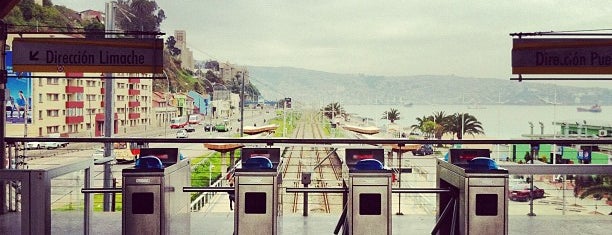 Metro Valparaíso - Estación Portales is one of Posti che sono piaciuti a Cristobal.