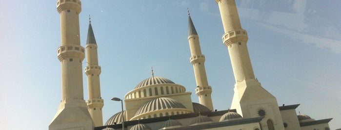 Al Farooq Omar Bin Al Khattab Mosque مسجد الفاروق عمر بن الخطاب is one of UAE Mosques مساجد الإمارات.