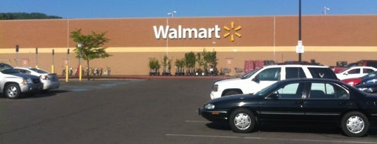 Walmart Supercenter is one of Tempat yang Disukai Brandi.