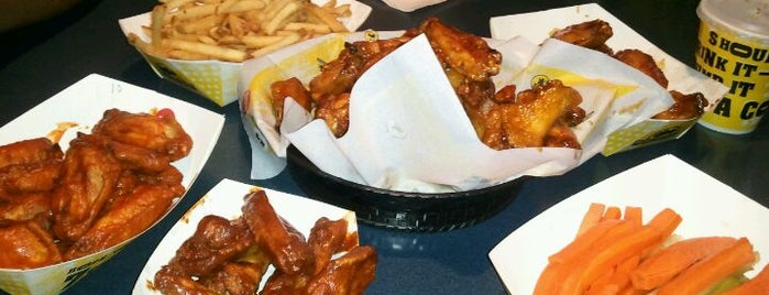 Buffalo Wild Wings is one of Jenniferさんのお気に入りスポット.