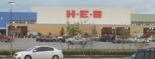 H-E-B is one of สถานที่ที่ Kevin ถูกใจ.