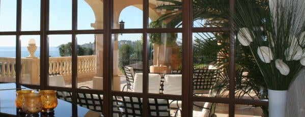 The St. Regis Mardavall Mallorca Resort is one of hoteles.