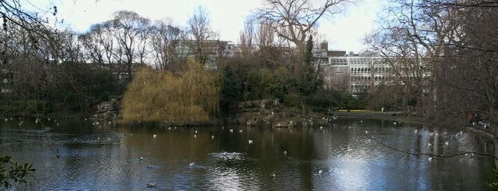 St Stephen's Green is one of Dublin Tourist Guide.