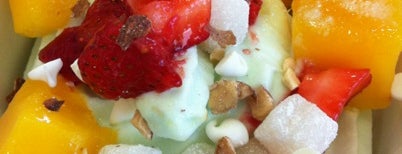 Yogurtland is one of The 9 Best Places for Cake Bites in Los Angeles.