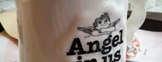 Angel-in-us Coffee is one of 볼거리, 놀거리 (저렴).